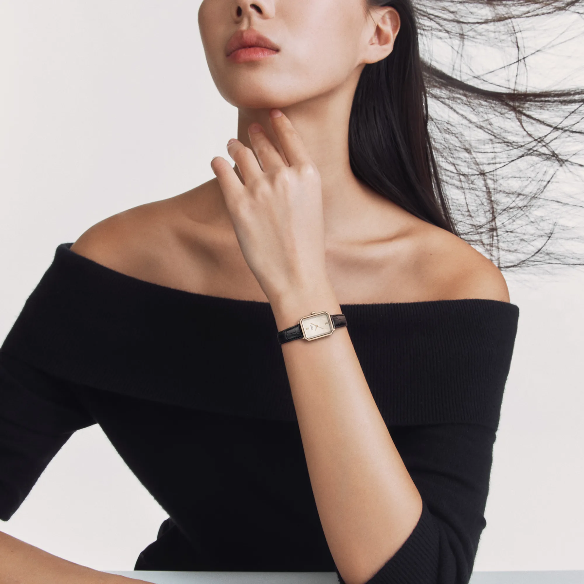 Tissot SRV 30mm T160.110.36.113.00 — detail view