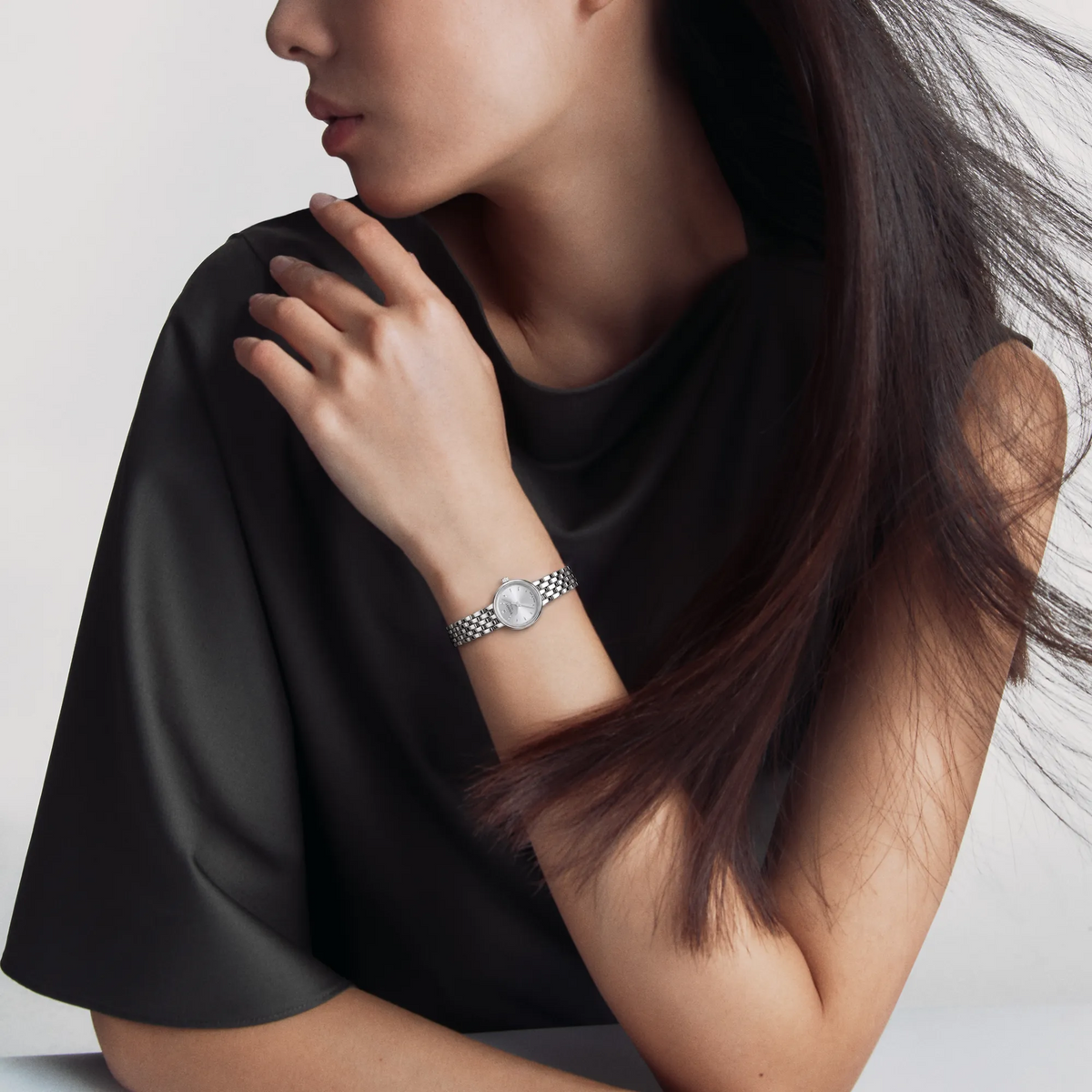 Tissot Lovely Round 19.5mm T058.009.11.031.00 — detail view